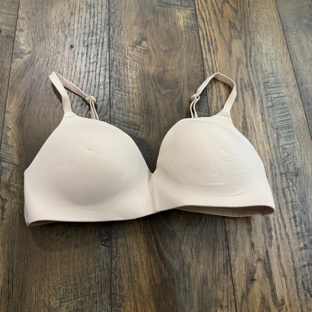 Victoria's Secret PINK Wear Everywhere Wireless Push Up Bra Beige 34D